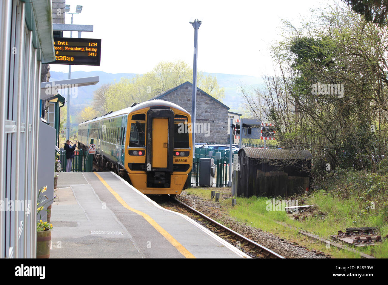 CAERSWS stazione ferroviaria e stazione Foto Stock