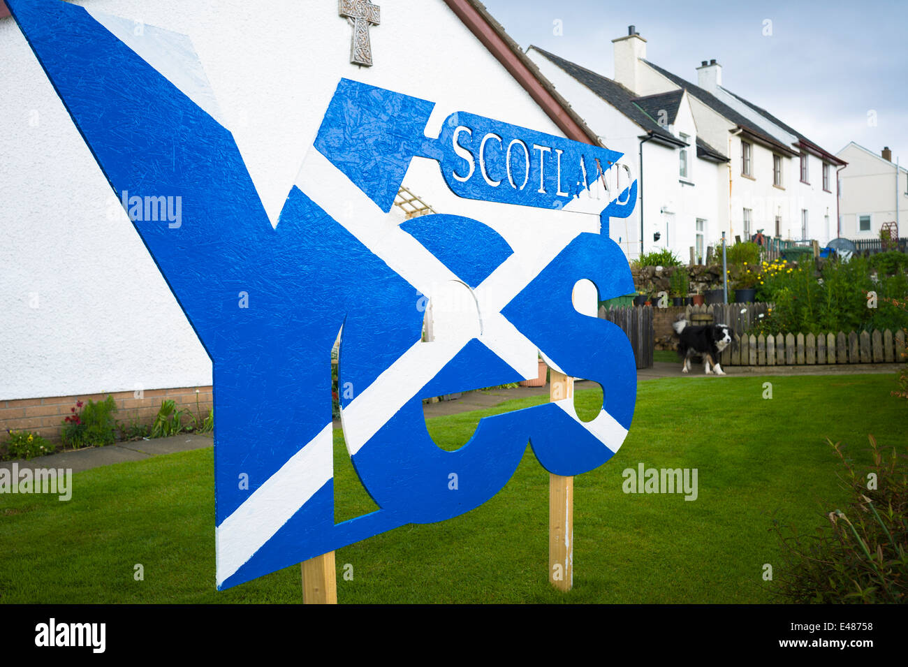 Si intraversa bandiera nazionale di St Andrew, indipendenza scozzese Referendum dibattito campagna per il sì di votare per separare la Scozia nazione Foto Stock