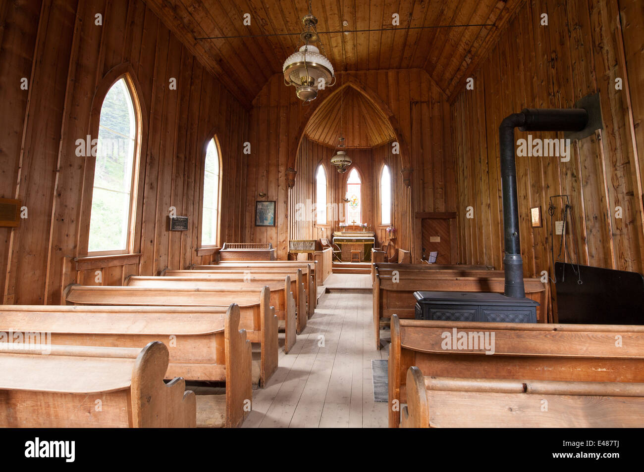 Storico San Salvatore della cappella anglicana chiesa interno main street old gold rush town Barkerville, British Columbia, Canada. Foto Stock