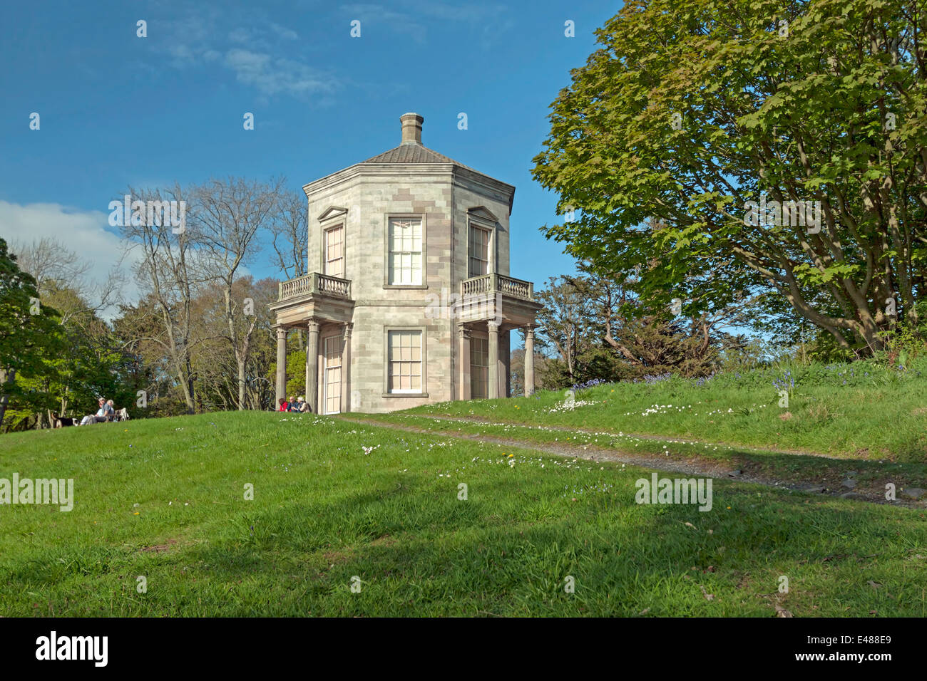 Vista sul tempio di venti, Mount Stewart giardino, Newtownards, County Down, Irlanda del Nord, Regno Unito. Foto Stock