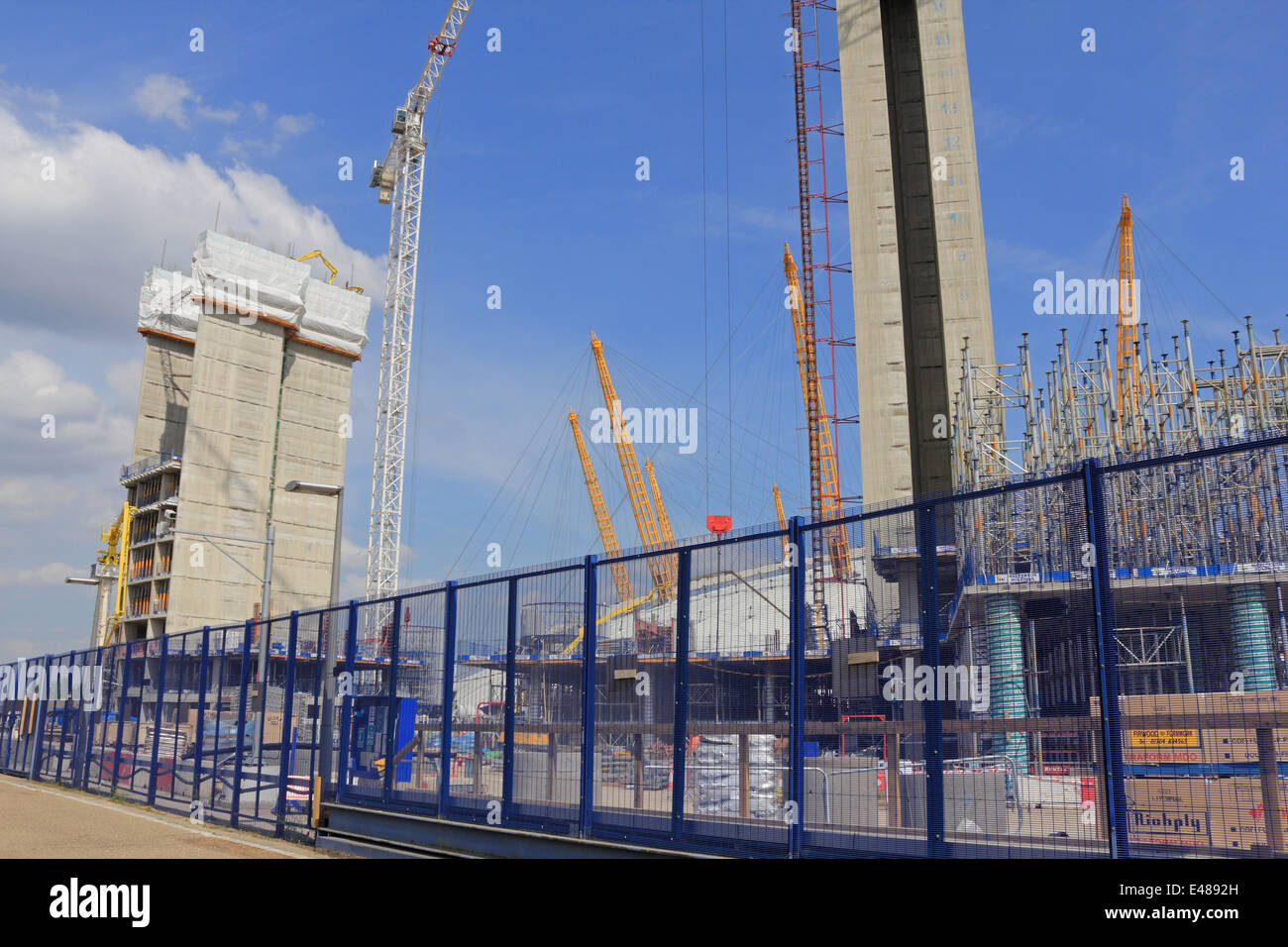 La costruzione dell'edificio sulla penisola di Greenwich, Londra, Inghilterra, Regno Unito. Foto Stock