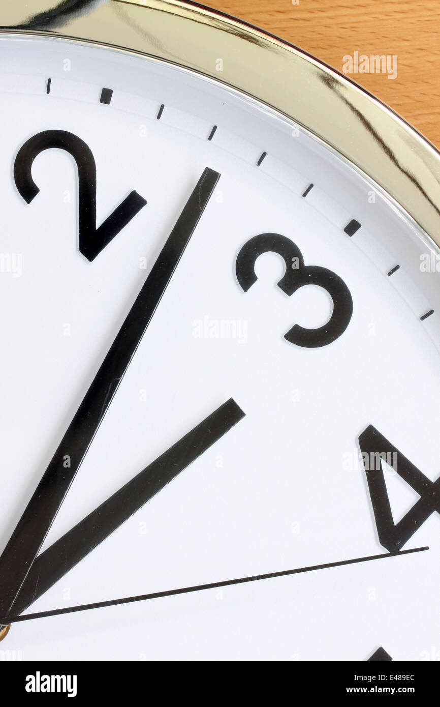 Vista parziale del clock per il concetto dello sfondo. Foto Stock