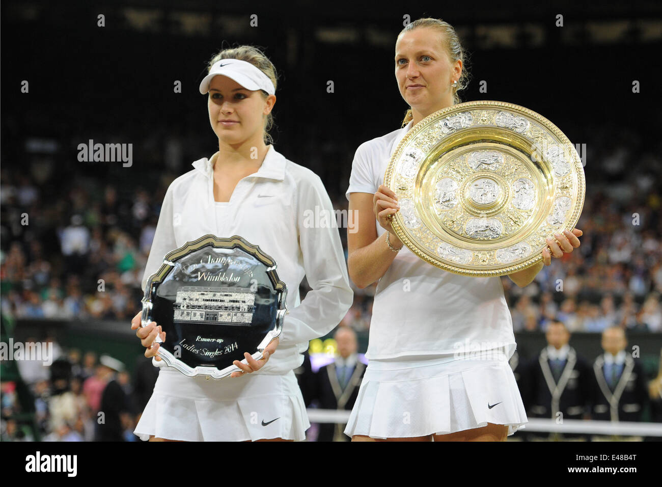 Il torneo di Wimbledon, Londra UK. 05 Luglio, 2014. Womens singles match finale contro le Repubbliche ceca Petra KVITOVA al 2014 campionati di Wimbledon a Wimbledon, a sud-ovest di Londra il 5 luglio 2014. Eugenie Bouchard (possibile) e Petra KVITOVA (CZE) con i loro trofei Credito: Azione Sport Plus/Alamy Live News Foto Stock