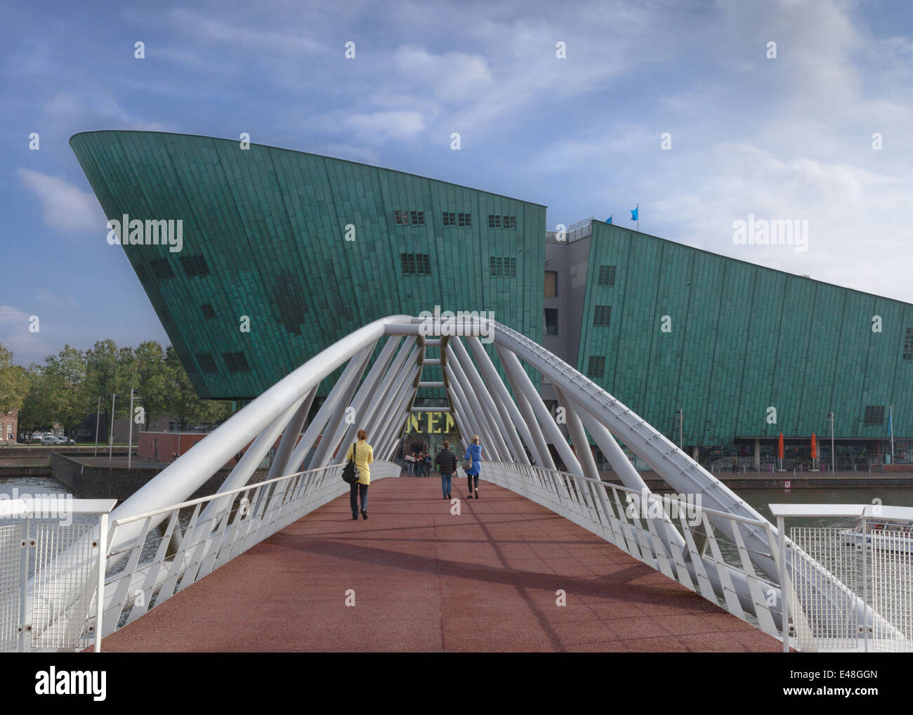 Il Museo Nemo, la scienza più grande museo per bambini, centro del turismo nei Paesi Bassi in Amsterdam. Foto Stock