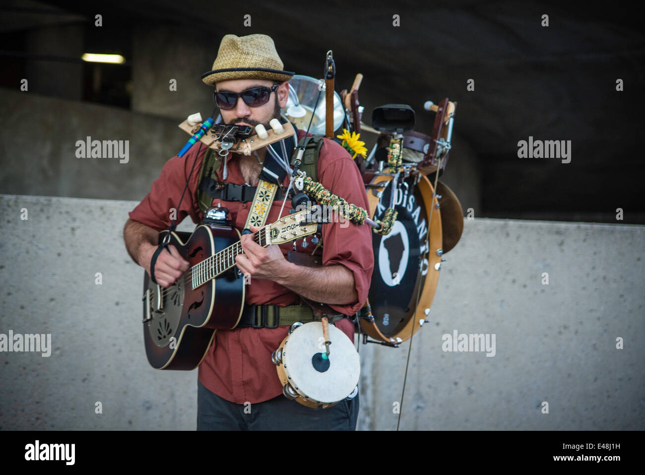 One man band su strade di Lancaster, PA. Foto Stock