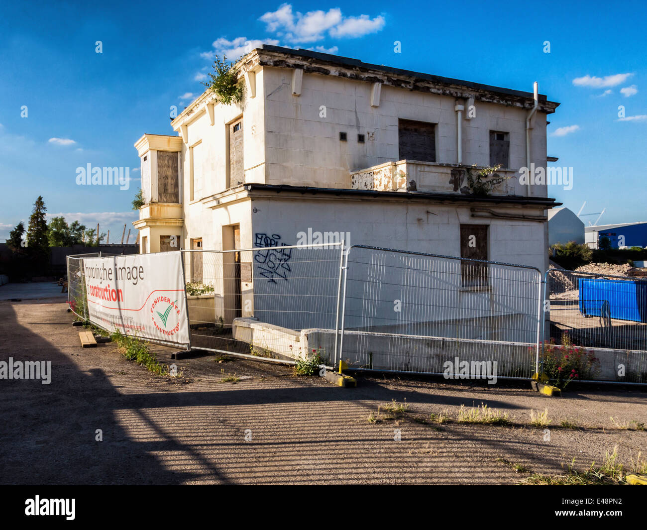 Enderby House - imbarcati, trascurato e fatiscenti, abbandonati e di grado di vuoto ll elencati house di Greenwich, Londra, Regno Unito. Foto Stock