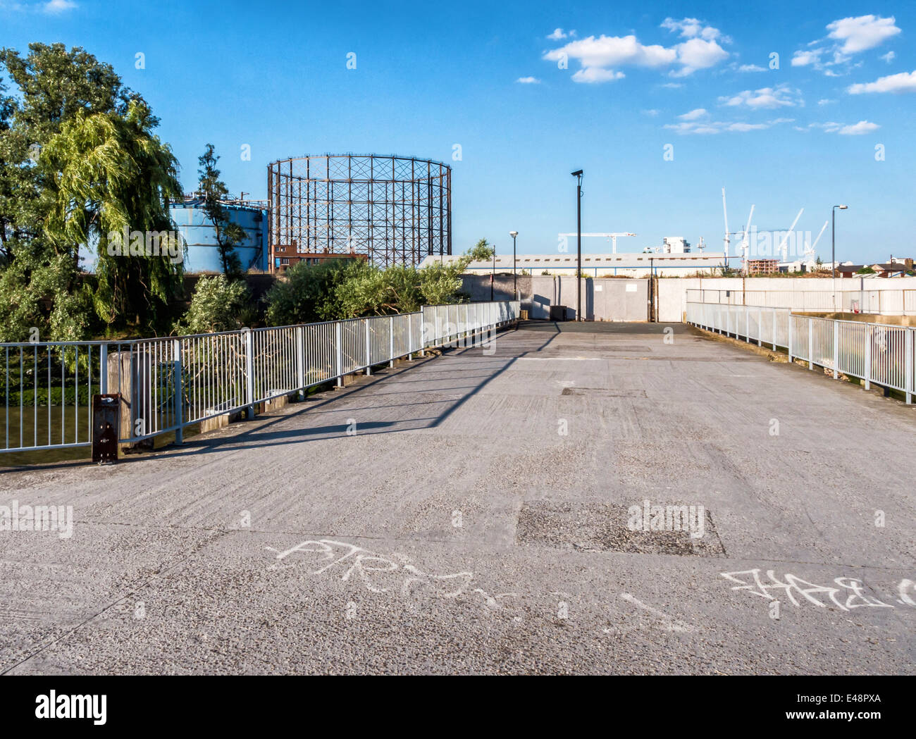 Il vecchio impianto di gas, gasometro, titolare di gas a Greenwich, London, Regno Unito Foto Stock