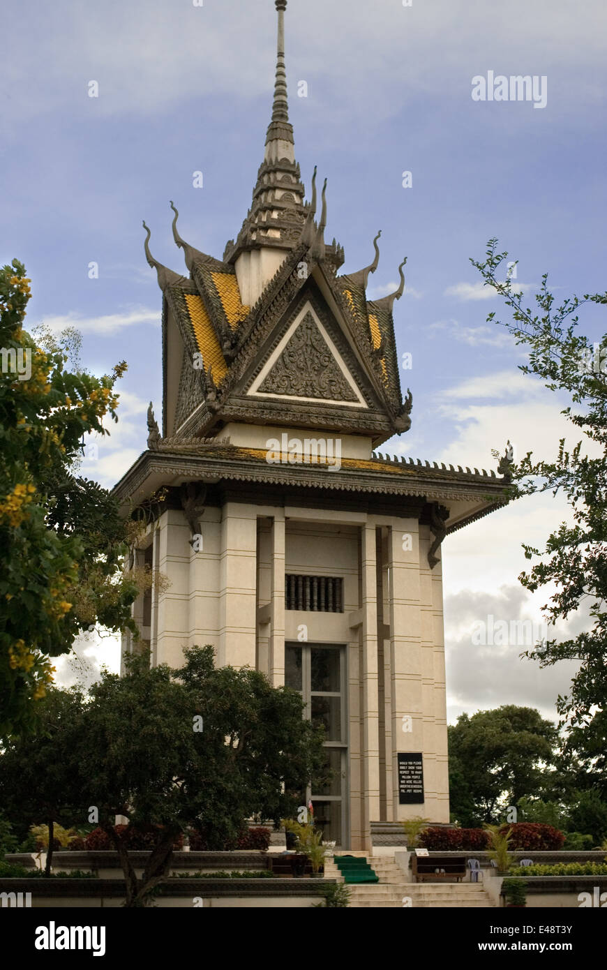 Teschi in 'Killing Fields di Choeung Ek.' Phnom Penh. Il più noto monumento della Killing Fields è presso il villaggio di Choeung Foto Stock