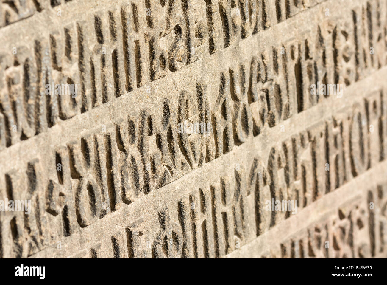 Antico alfabeto cirillico lettere scolpite in pietra Foto Stock
