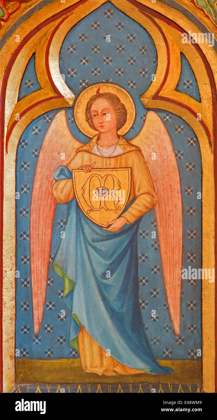 Bruges, Belgio - 13 giugno 2014: l'Arcangelo Michele vernice da altare laterale in st. Giles (Sint Gilliskerk). Foto Stock