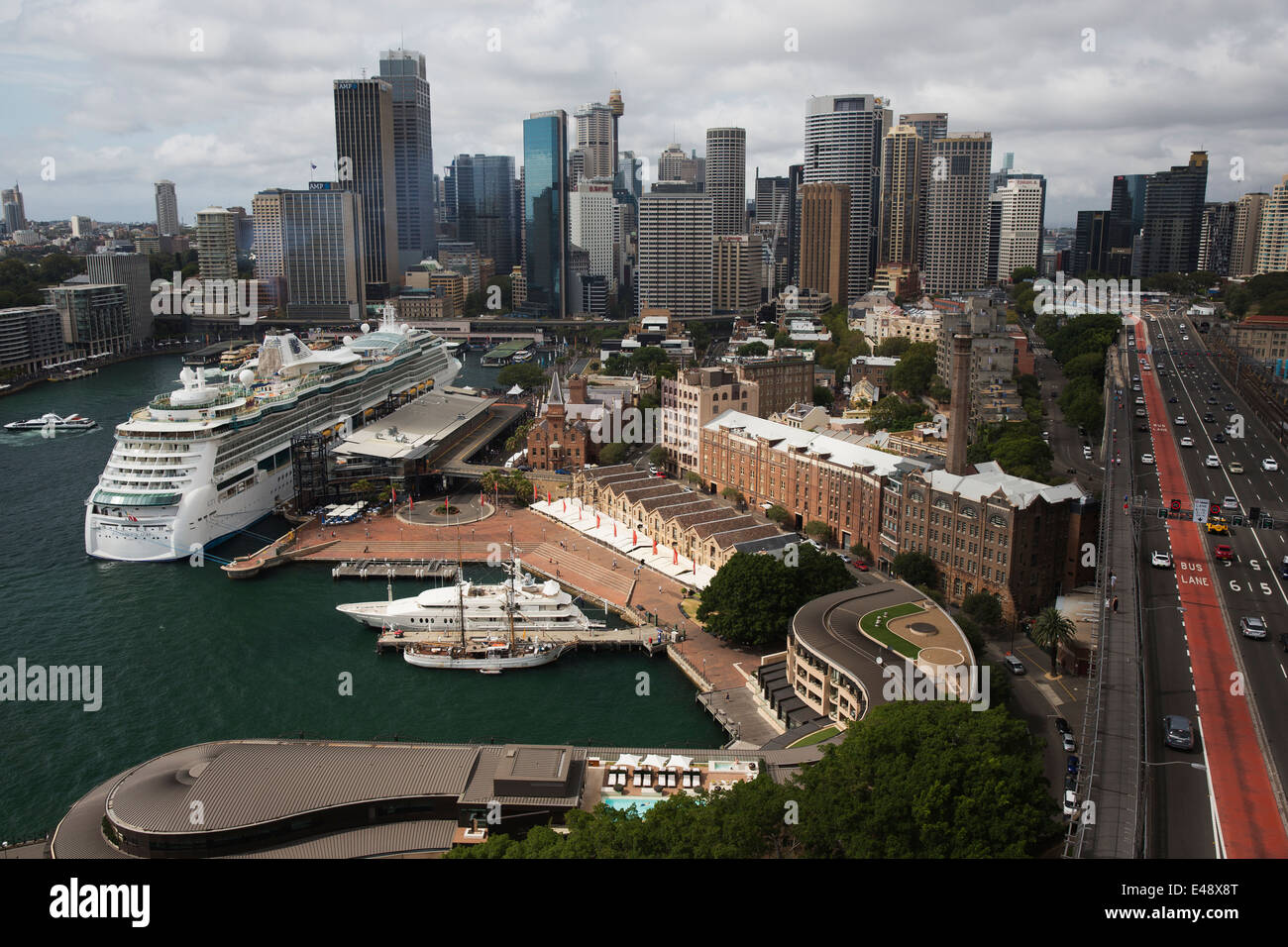 La Circular Quay, le Rocks di Sydney e il Sydney Harbour Bridge Foto Stock