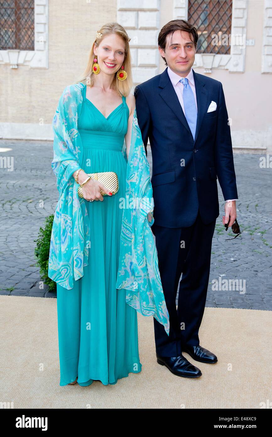 Roma, Italia. 5 Luglio, 2014. Arciduchessa Maria Cristina e il Conte Rodolphe de Limburg Stirum dell'Austria arrivare per le nozze del principe belga Amedeo e Lili Rosboch presso la Basilica di Santa Maria in Trastevere a Roma, Italia, il 5 luglio 2014. Foto: Patrick van Katwijk/PAESI BASSI E LA FRANCIA - nessun filo SERVICE -/dpa/Alamy Live News Foto Stock