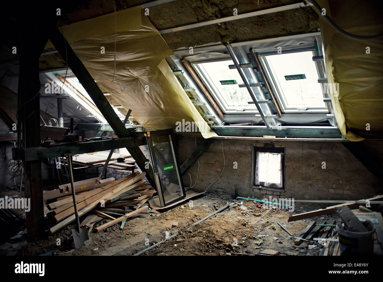 Le nuove finestre in mansarda Foto Stock