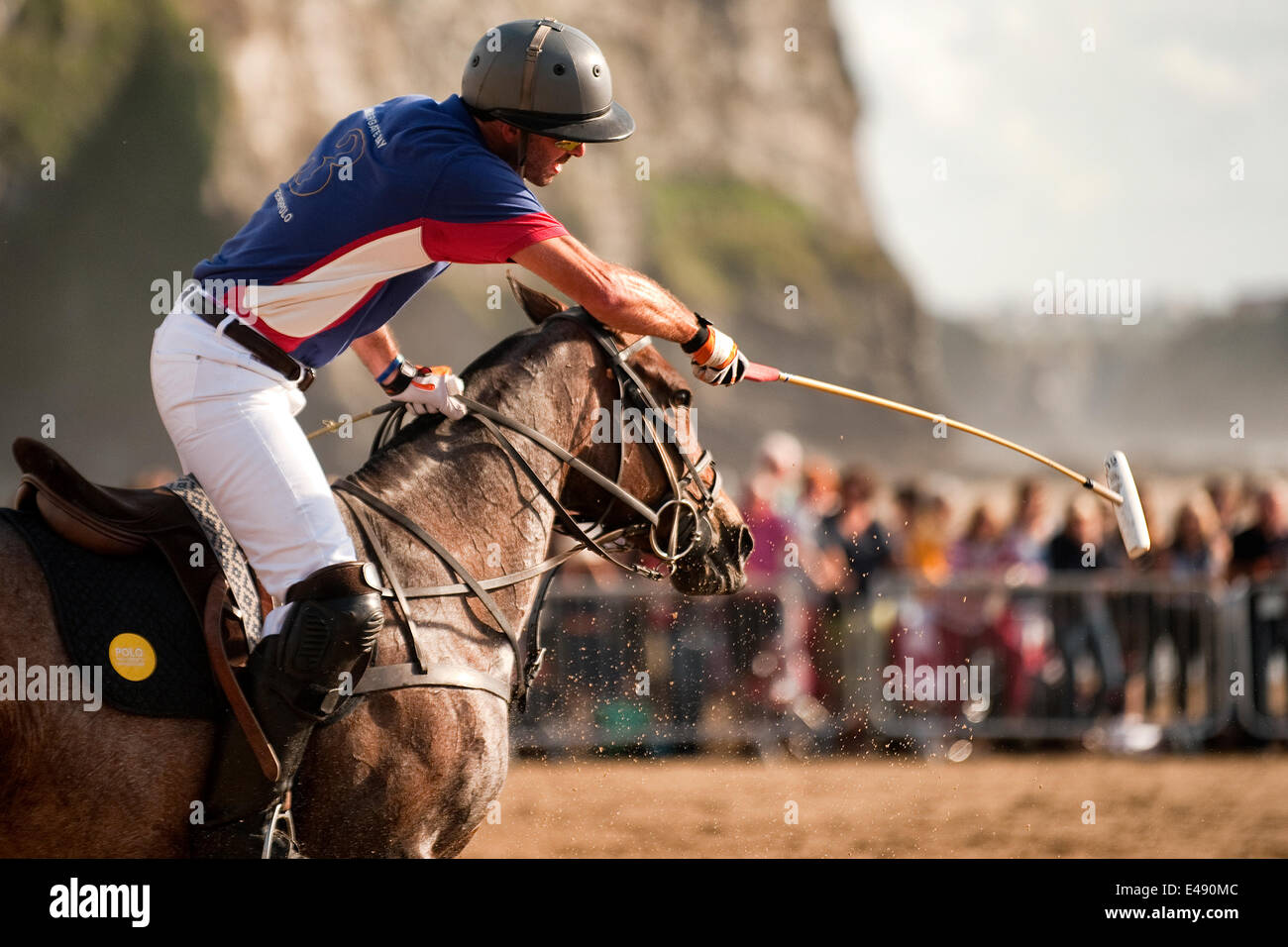 Watergate Bay, Cornwall, Regno Unito. 5 Luglio, 2014. La mens professional polo match giocato al Veluve Clicquot Polo sulla spiaggia, Watergate Bay, Cornwall, Luglio 5, 2014. (Foto / Mark Pearson) Foto Stock