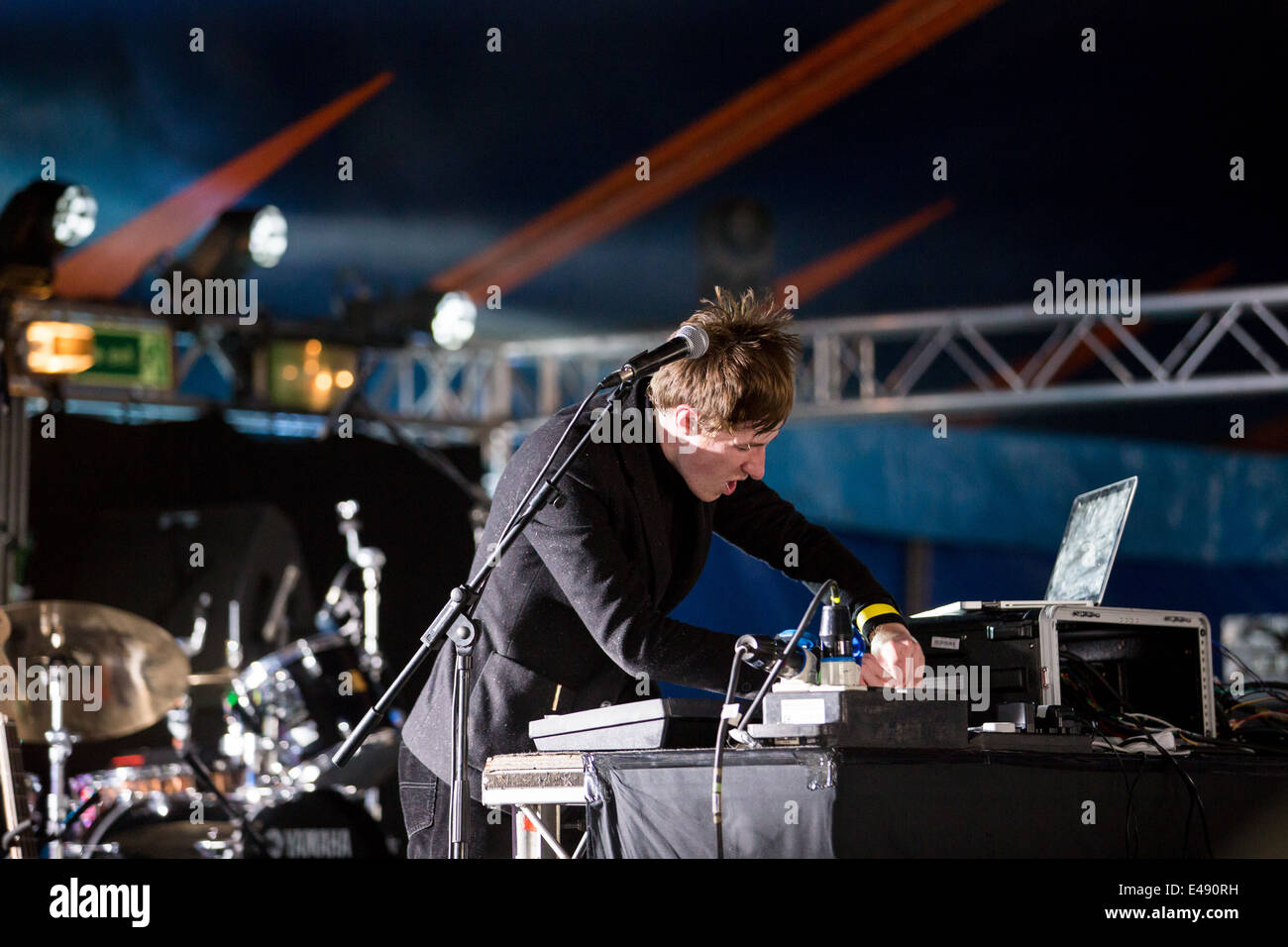 East India giovani vivono sulla Williams stadio verde al Glastonbury Festival 2014 Foto Stock