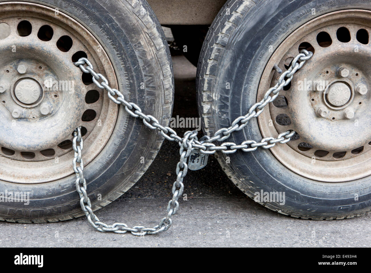 Protezione delle ruote contro il furto ruote dispositivo di sicurezza catena auto ceco Repubblica Foto Stock