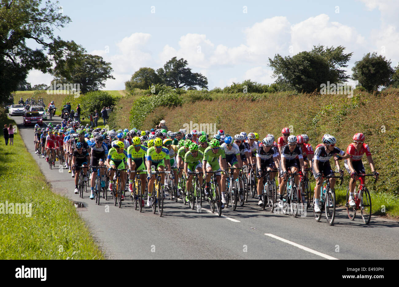 West Tanfield, UK. 05 Luglio, 2014. Il Tour de France Pelaton avvicinando West Tanfield, N Yorkshire Credito: Paolo Shawcross/Alamy Live News Foto Stock