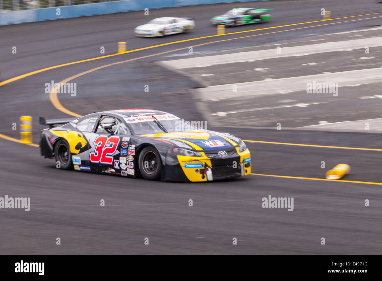 Tours, Francia. 06 Luglio, 2014. Nascar Whelen Euro Series racing al Tours Speedway, Tours, Francia. Credito: Julian Elliott/Alamy Live News Foto Stock