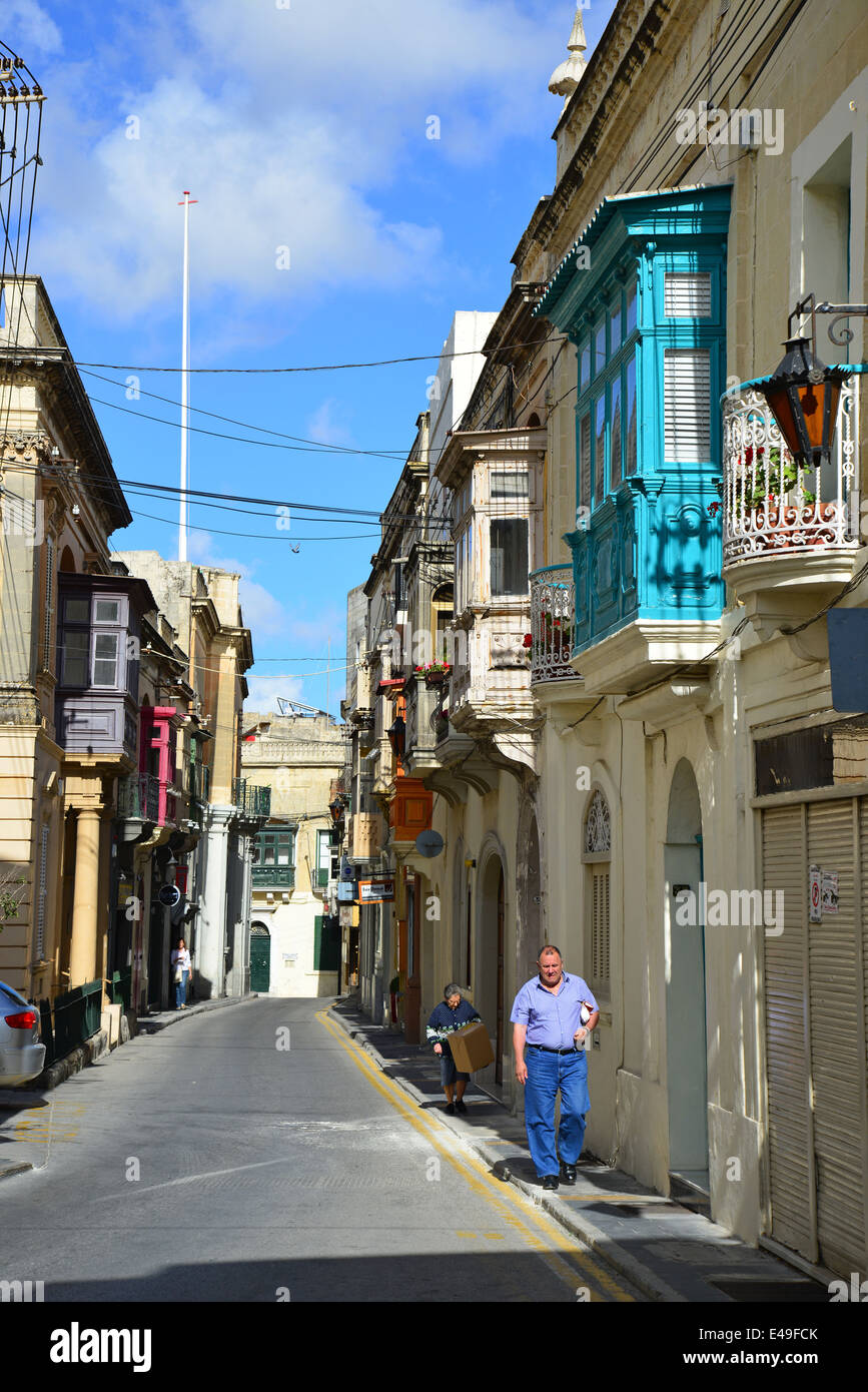 Scena di strada con balconi gallarija, Rabat (Ir-Rabat), Western District, Malta Majjistral Regione, Repubblica di Malta Foto Stock