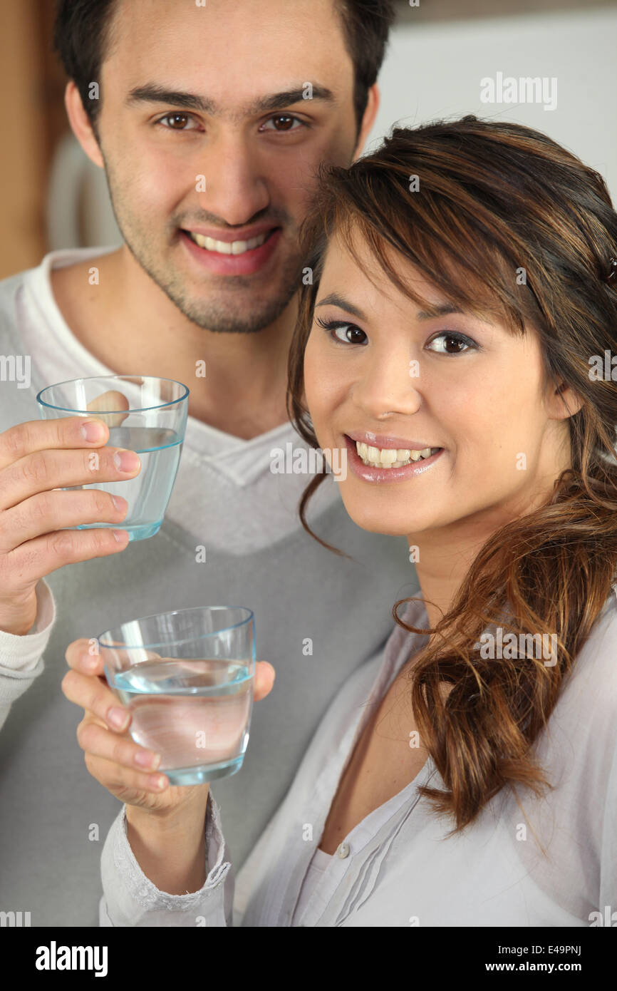 Due bicchieri di acqua Foto Stock