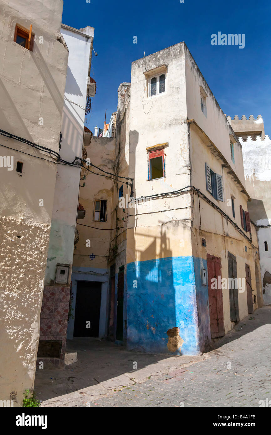 Strette stradine della vecchia Medina di Tangeri, Marocco Foto Stock