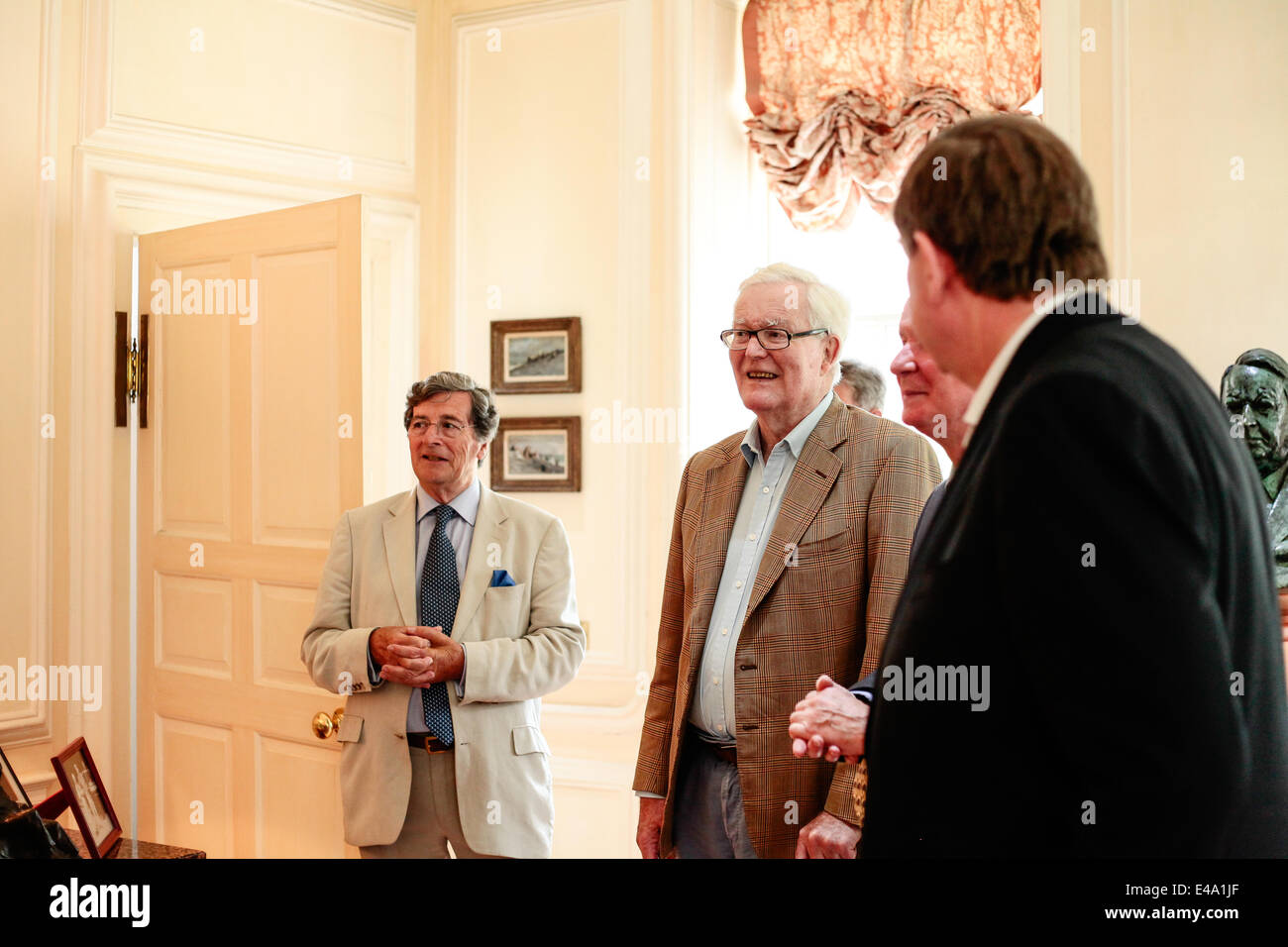 Salisbury, Regno Unito. 5 Luglio, 2014. Signore Hurd Arundells visite, la stretta, Salisbury, casa del tardo Sir Edward Heath Sabato 5 Luglio, 2014 per aprire Sir Edward's studio al credito pubblico: John Rose Fotografia/Alamy Live News Foto Stock