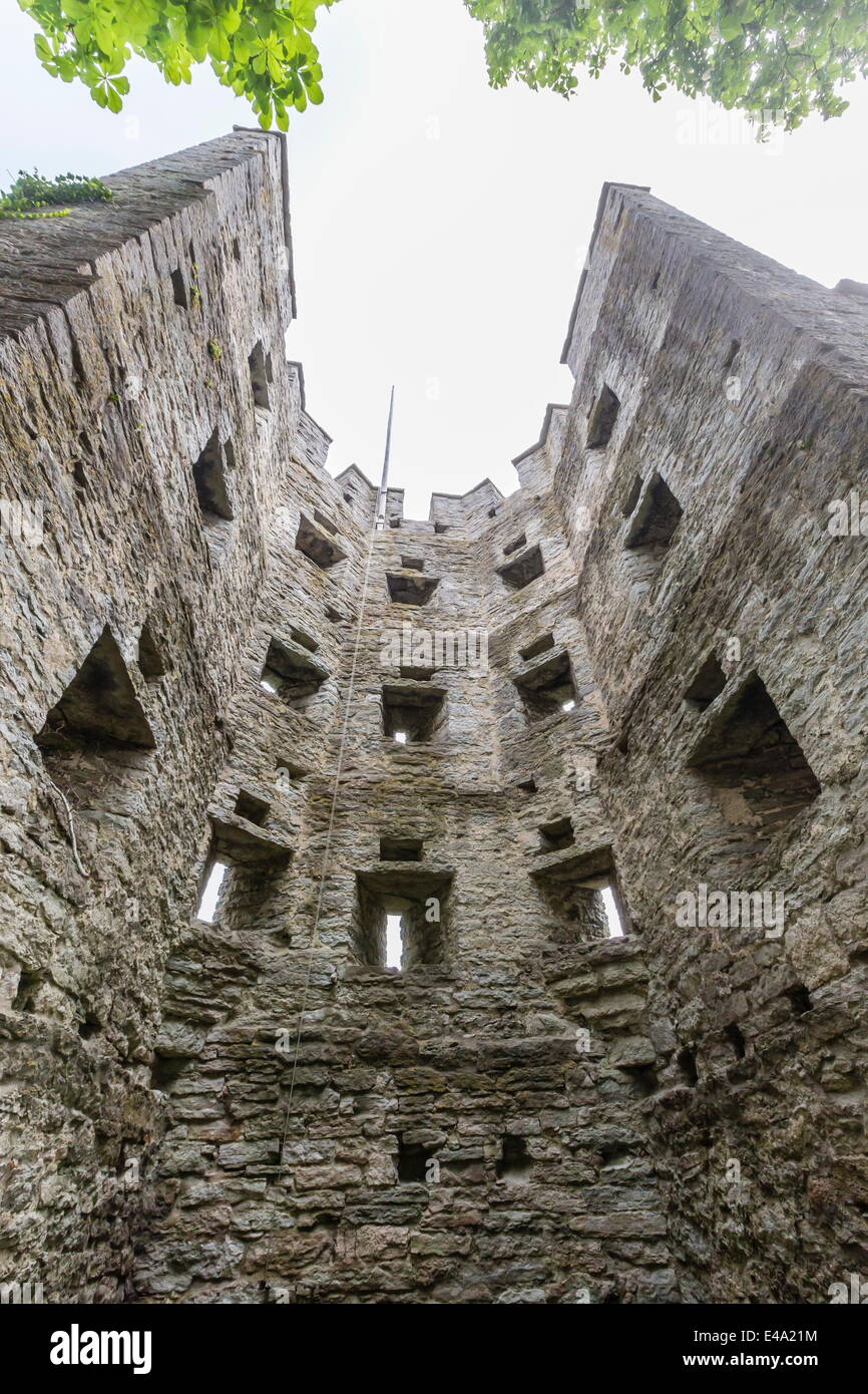 Consente di visualizzare l'originale muro attorno alla città di Visby, Sito Patrimonio Mondiale dell'UNESCO, l'isola di Gotland, Svezia, Scandinavia, Europa Foto Stock