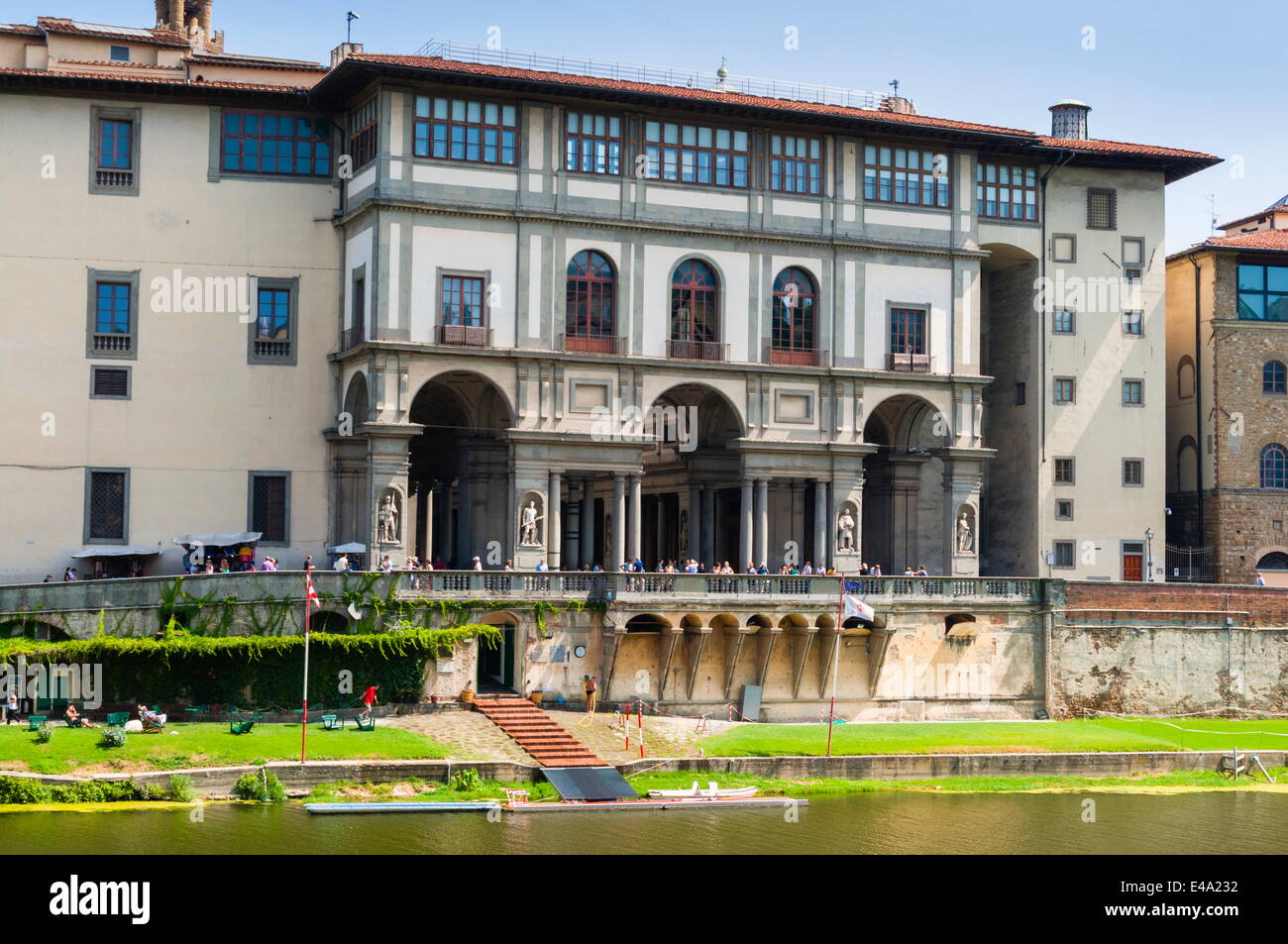 La Galleria degli Uffizi, il fiume Arno, Sito Patrimonio Mondiale dell'UNESCO, Firenze (Firenze), Toscana, Italia, Europa Foto Stock