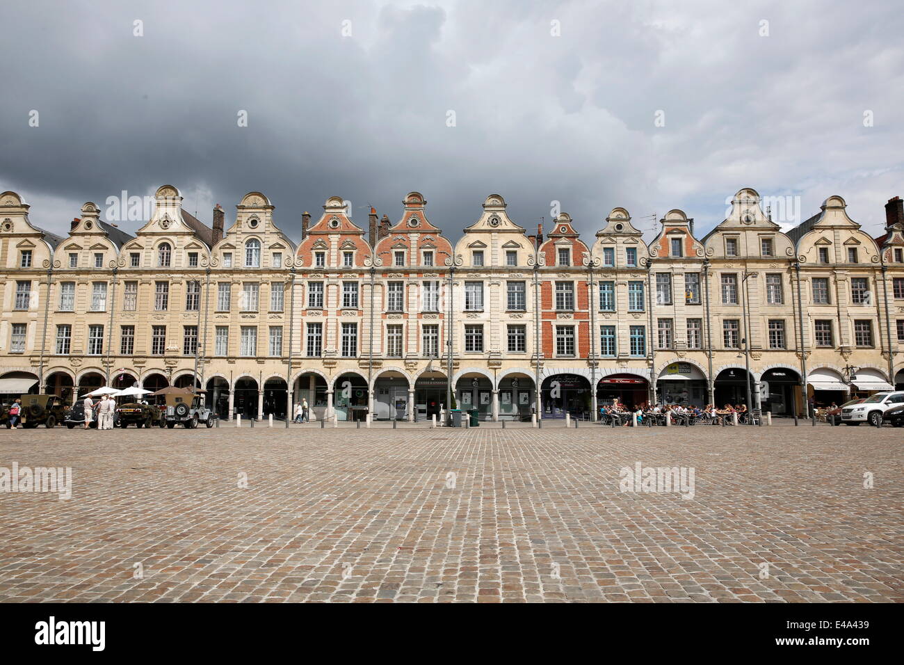 Place des Heros (Piazza degli Eroi), Arras, Pas de Calais, in Francia, in Europa Foto Stock