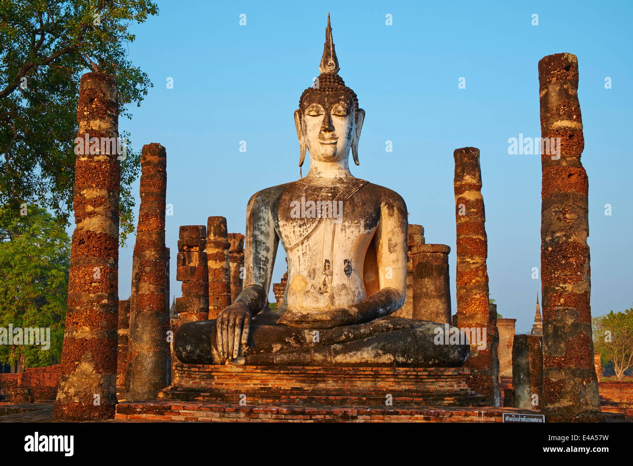 Wat Mahatat, Sukhothai Historical Park, sito Patrimonio Mondiale dell'UNESCO, Sukhothai, Thailandia, Sud-est asiatico, in Asia Foto Stock