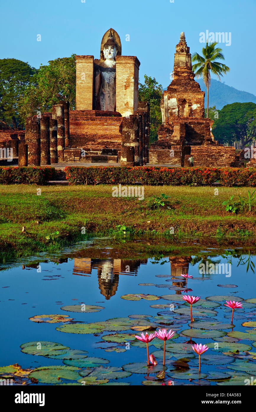 Wat Mahatat, Sukhothai Historical Park, sito Patrimonio Mondiale dell'UNESCO, Sukhothai, Thailandia, Sud-est asiatico, in Asia Foto Stock