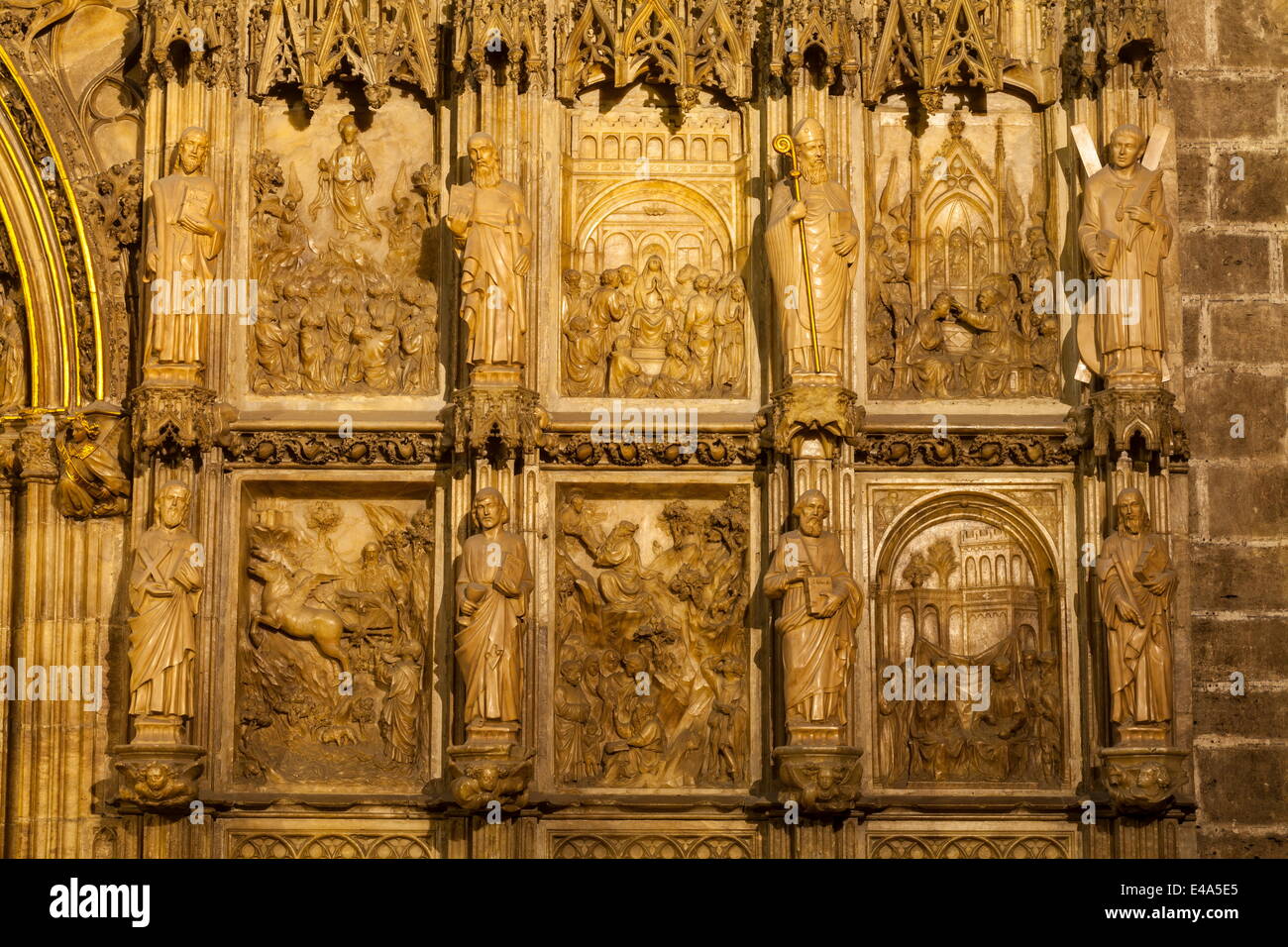 Sculture in pietra del Santo Graal della Metropolitan Cattedrale-basilica dell'Assunzione di Nostra Signora di Valencia, Valencia, Spagna Foto Stock