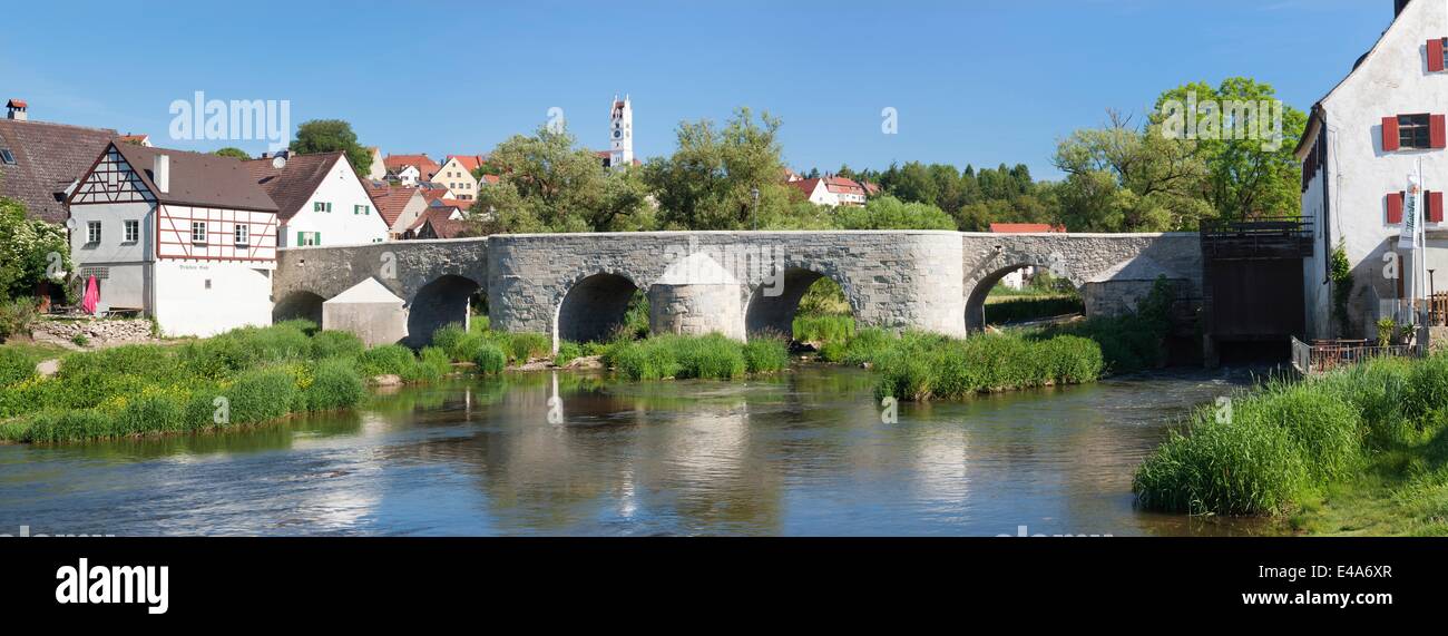 Ponte sul Fiume Wornitz, Harburg, Strada Romantica, bavarese di Svevia, Baviera, Germania, Europa Foto Stock