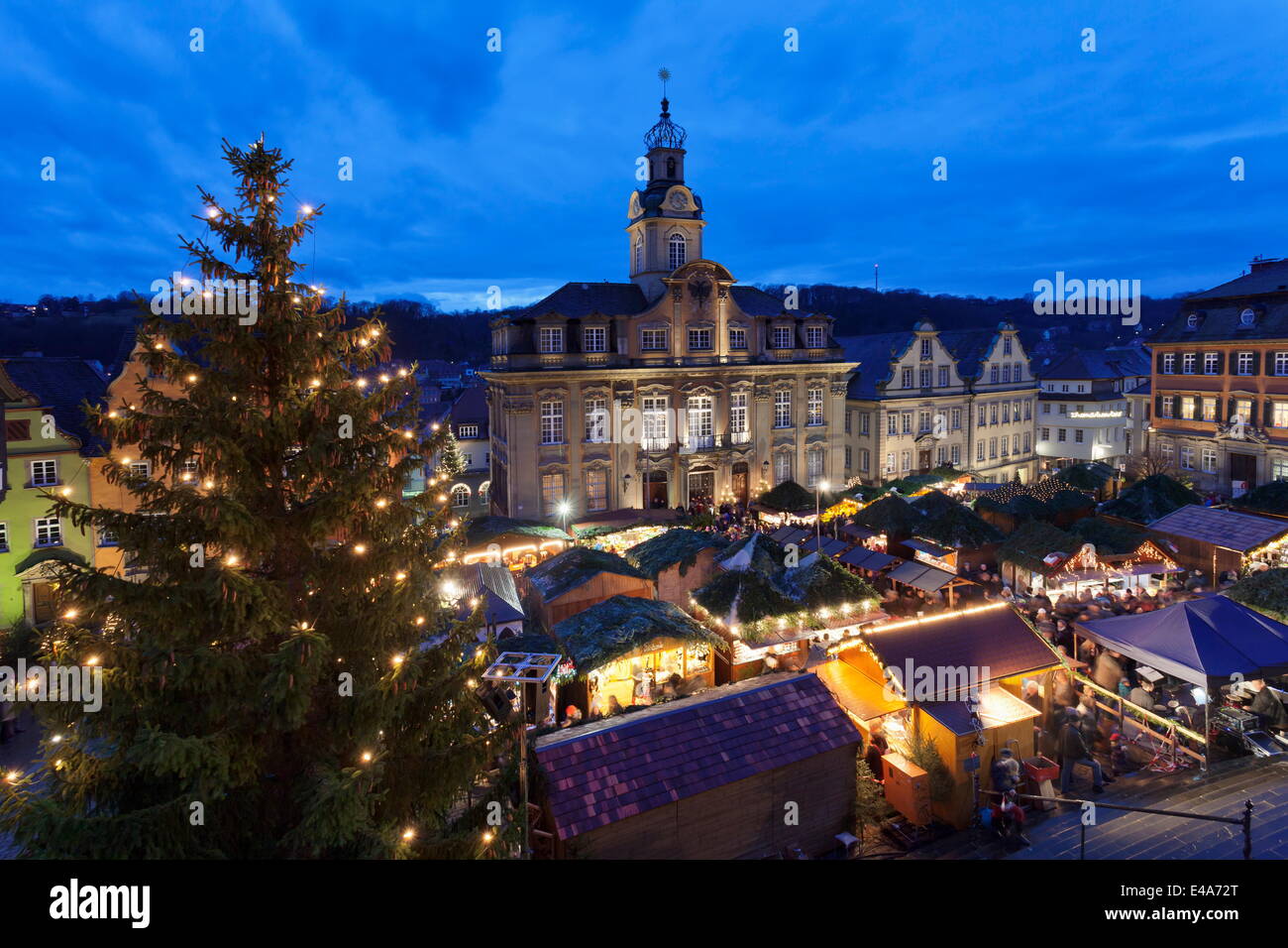 Fiera di natale, il Municipio e la piazza del mercato, Schwaebisch Hall, Hohenlohe, Baden Wurttemberg, Germania, Europa Foto Stock