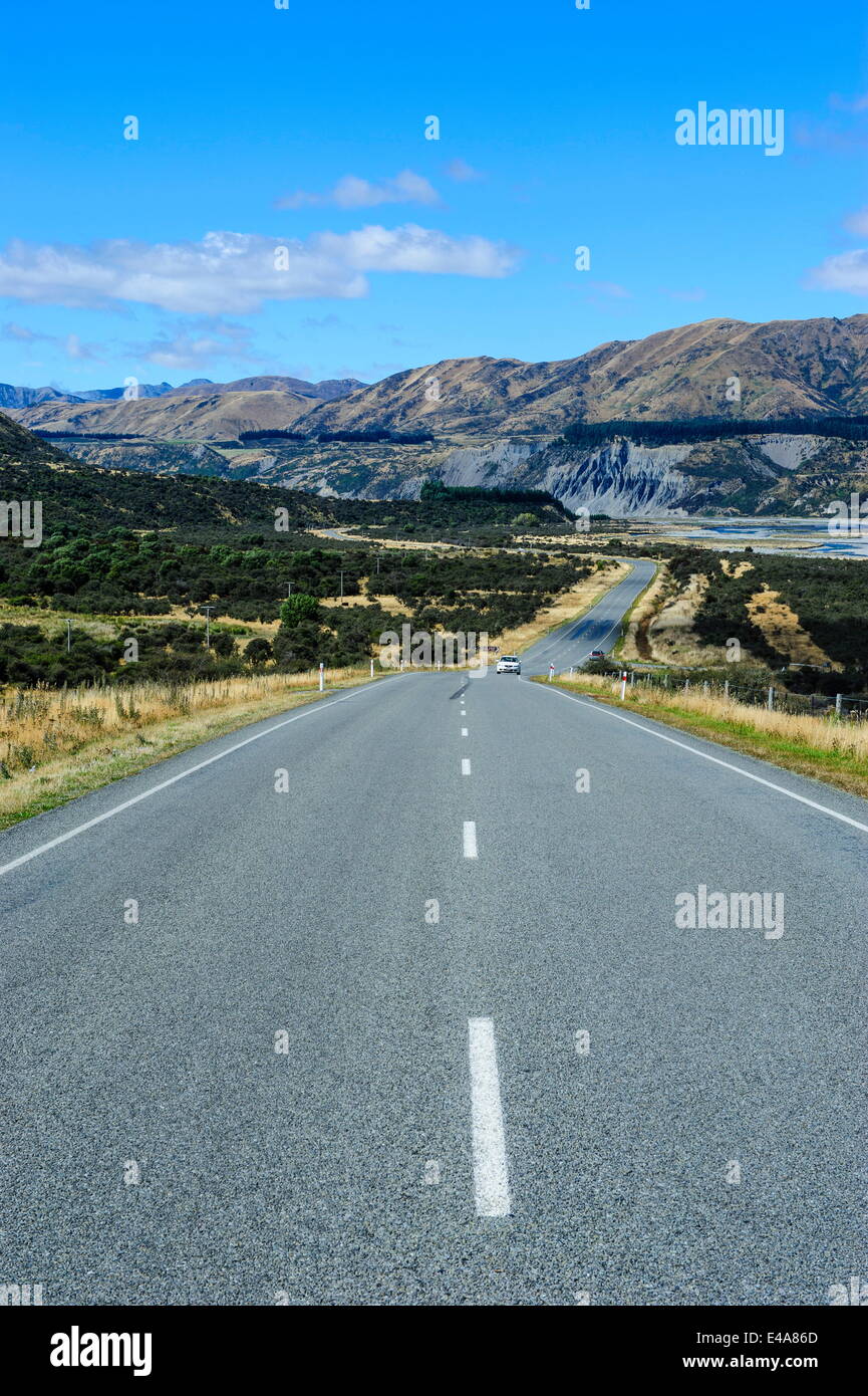 Strada che conduce al di sopra del passaggio di Lewis, South Island, in Nuova Zelanda, Pacific Foto Stock