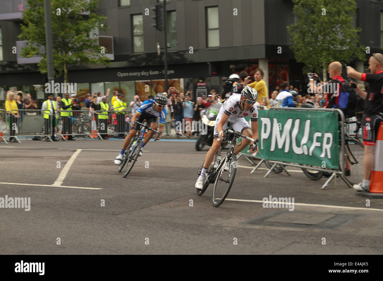 Londra, Regno Unito. 07 Luglio, 2014. Londra, Regno Unito. 07 Luglio, 2014. La Germania sprinter Marcel Kittel visto in secondo luogo a Stratford High Street. Marcel è andato a vincere la tappa 3 del Tour de France a Londra. Credito: © david mbiyu/Alamy Live News Credito: David mbiyu/Alamy Live News Foto Stock