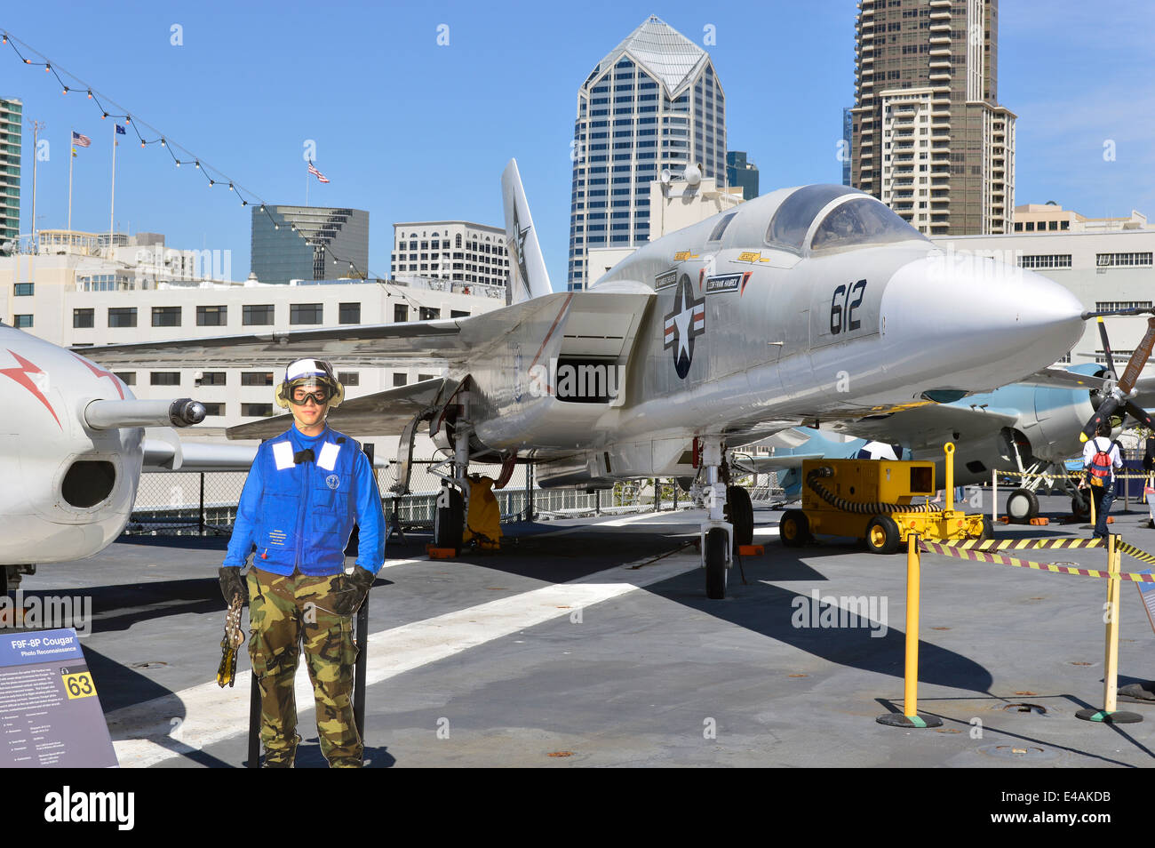 RA-5 Vigilante sul ponte di volo della USS Midway nel porto di San Diego. Foto Stock