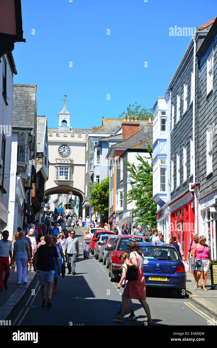 Porta Est Arch, Fore Street, Totnes, a sud del distretto di prosciutto, Devon, Inghilterra, Regno Unito Foto Stock