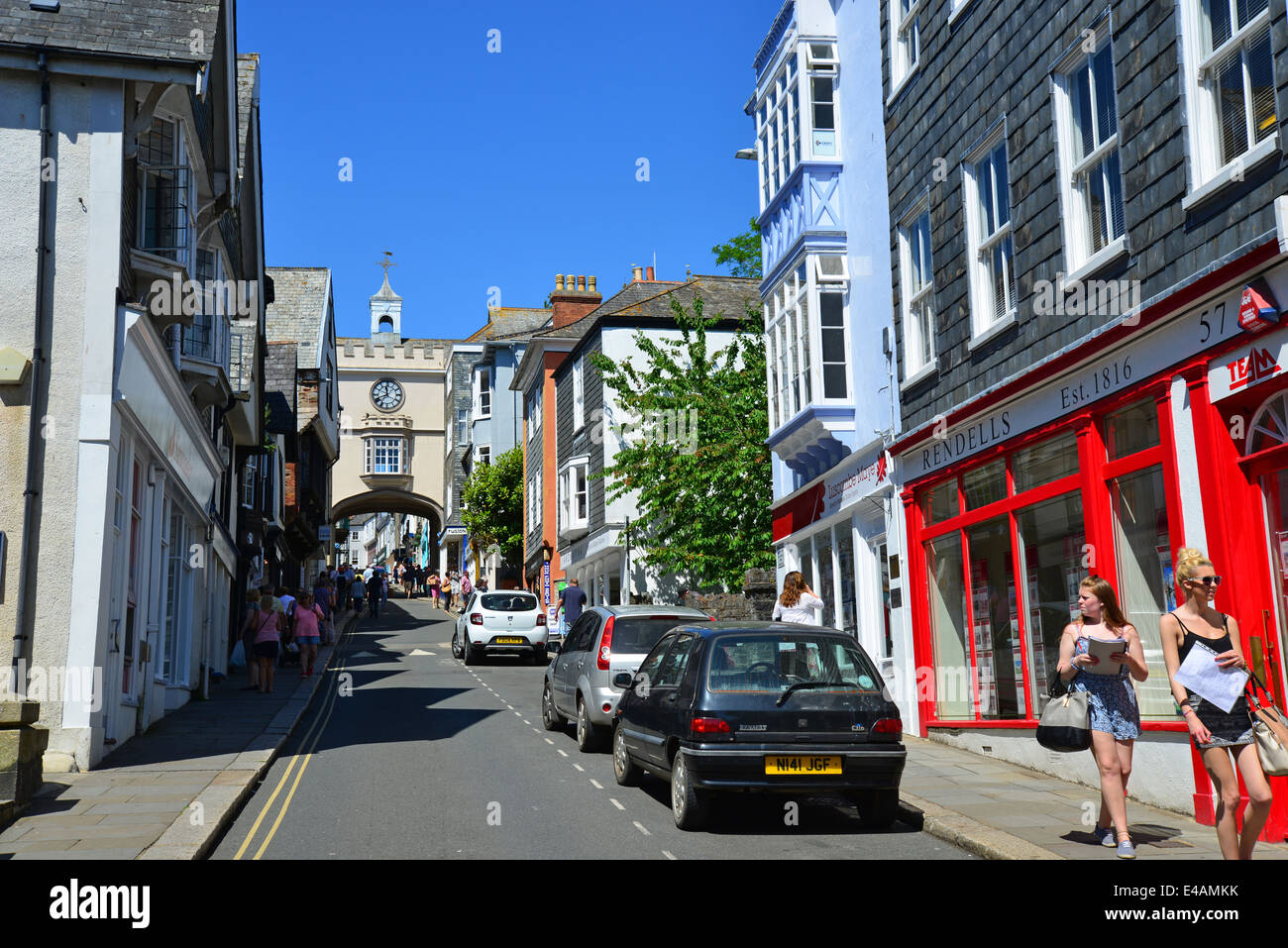 Porta Est Arch, Fore Street, Totnes, a sud del distretto di prosciutto, Devon, Inghilterra, Regno Unito Foto Stock