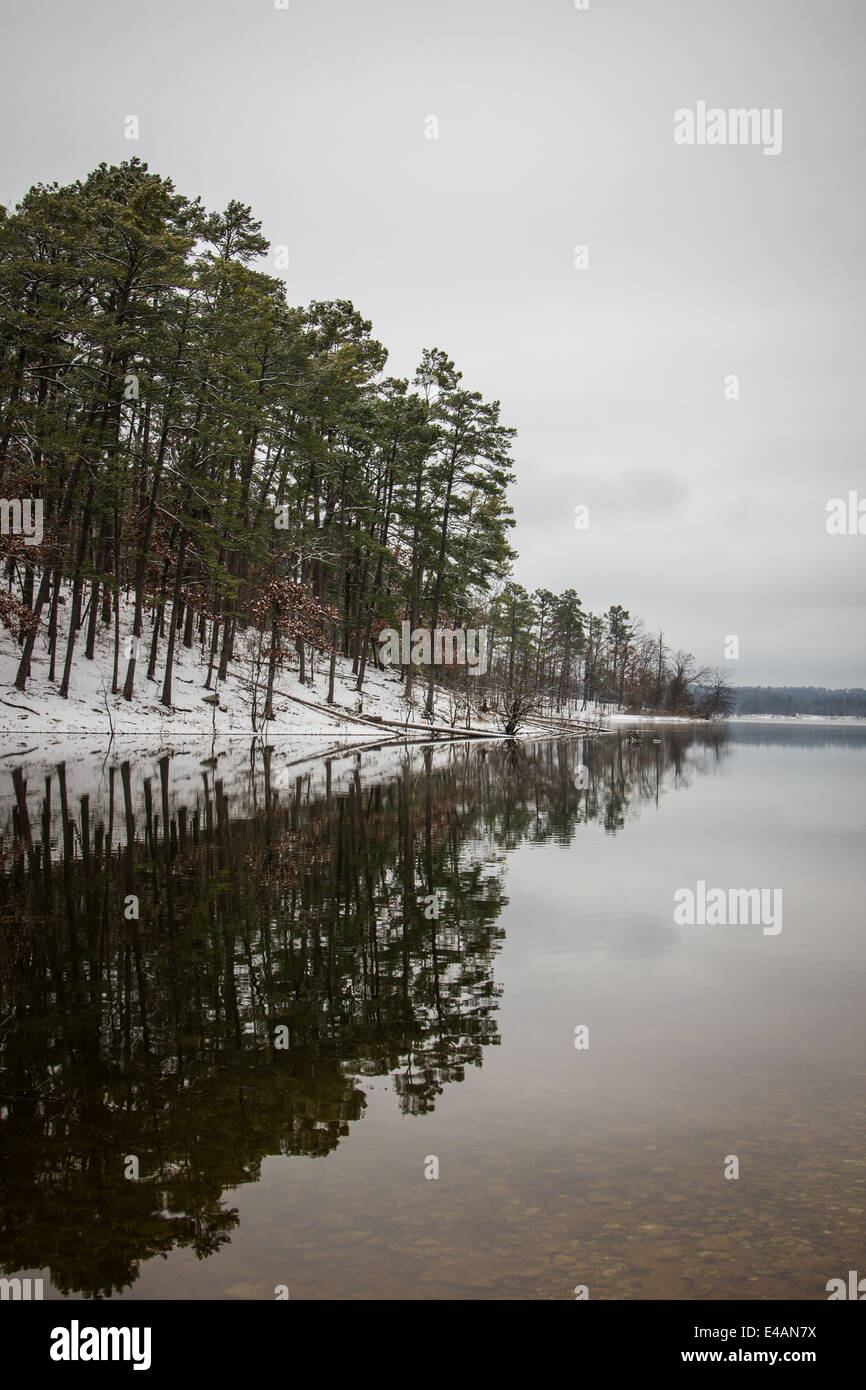 Riflessione di Lago Ouachita nel Monte Ida, Arkansas Foto Stock