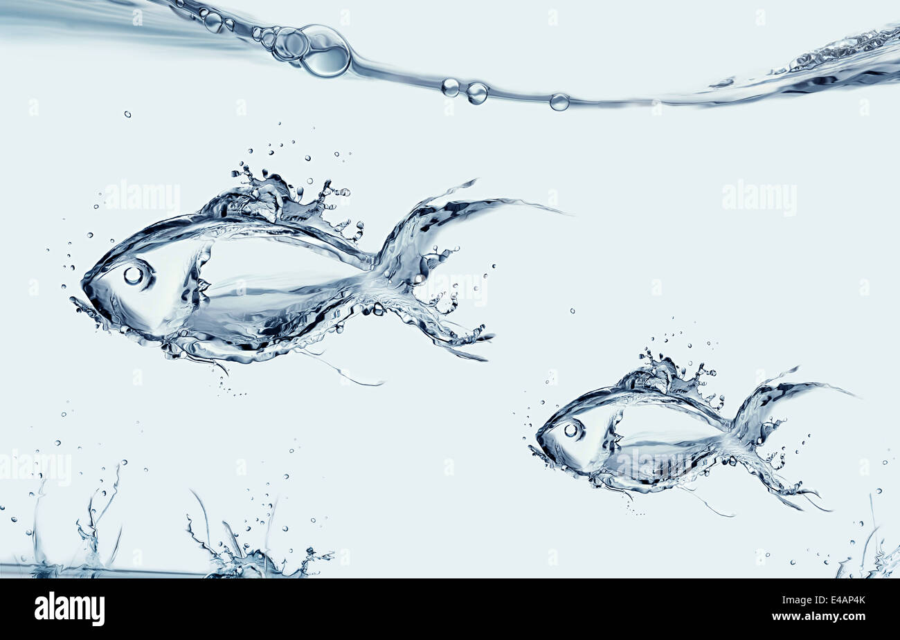 Pesce madre figlia di insegnamento come nuotare. Foto Stock