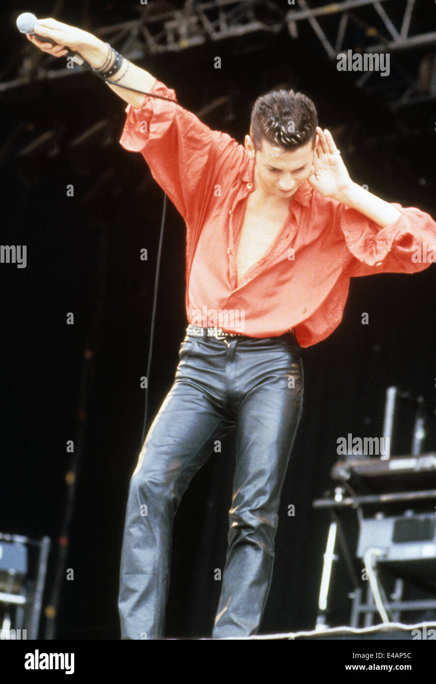 DEPECHE MODE il gruppo britannico con la cantante Dave Gahan circa 1983. Foto Stock