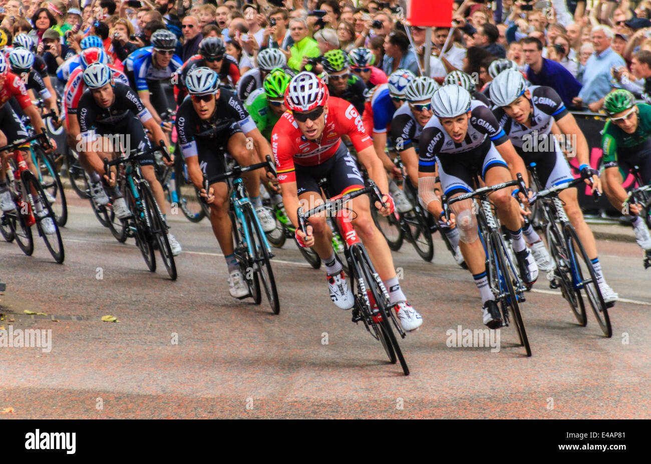 Tour de France 2014. Lars Bak di team Lotto-Belisol conduce la terza fase della gara nel centro di Londra. Foto Stock