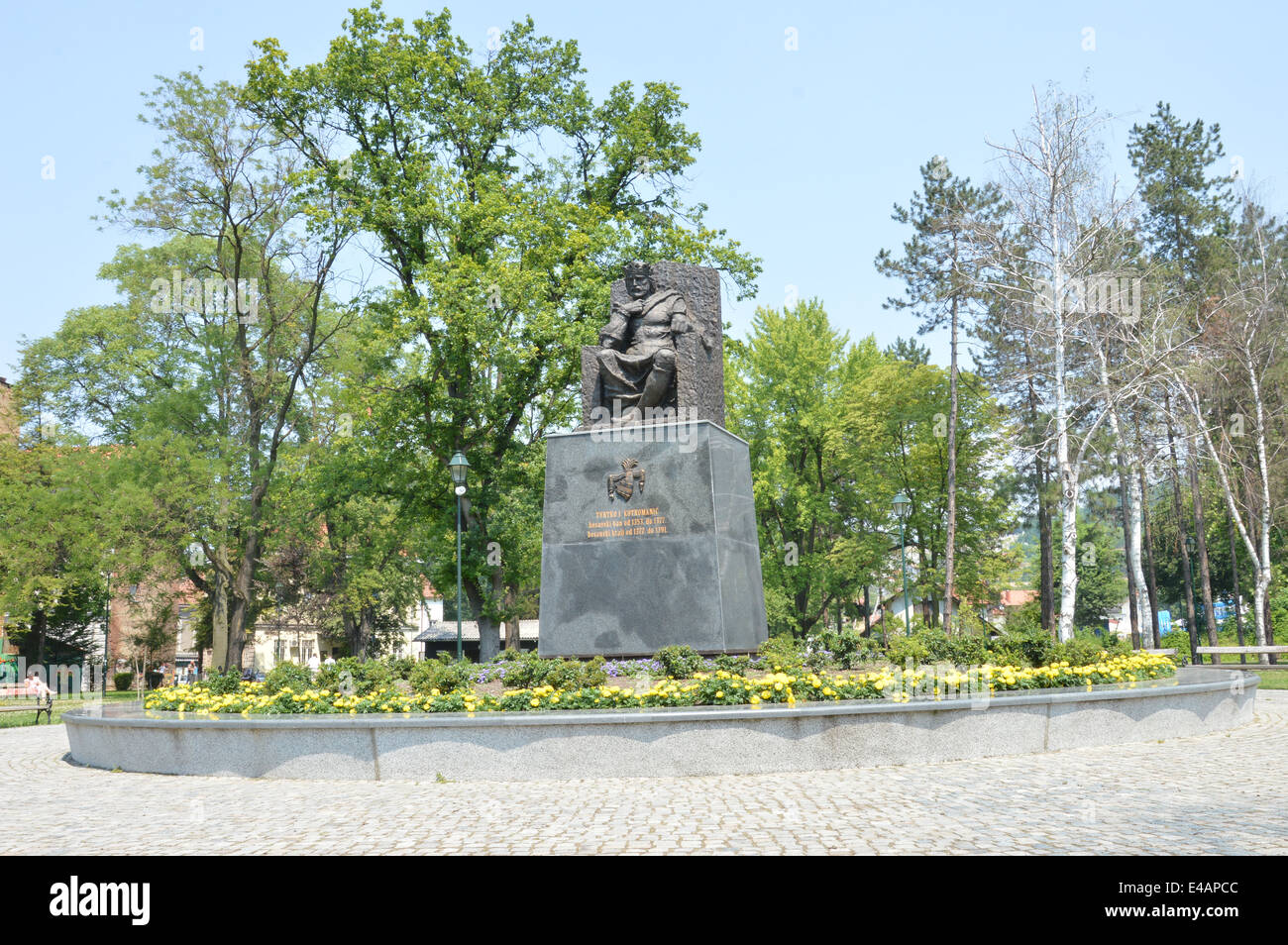 Monumento Bonia re Tvrtko Kotromanic ho la società e nel parco centrale della città di Tuzla Foto Stock