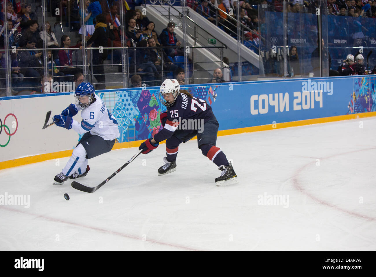 Le donne dell'Hockey su ghiaccio-USA-FIN presso i Giochi Olimpici Invernali, Sochi 2014 Foto Stock