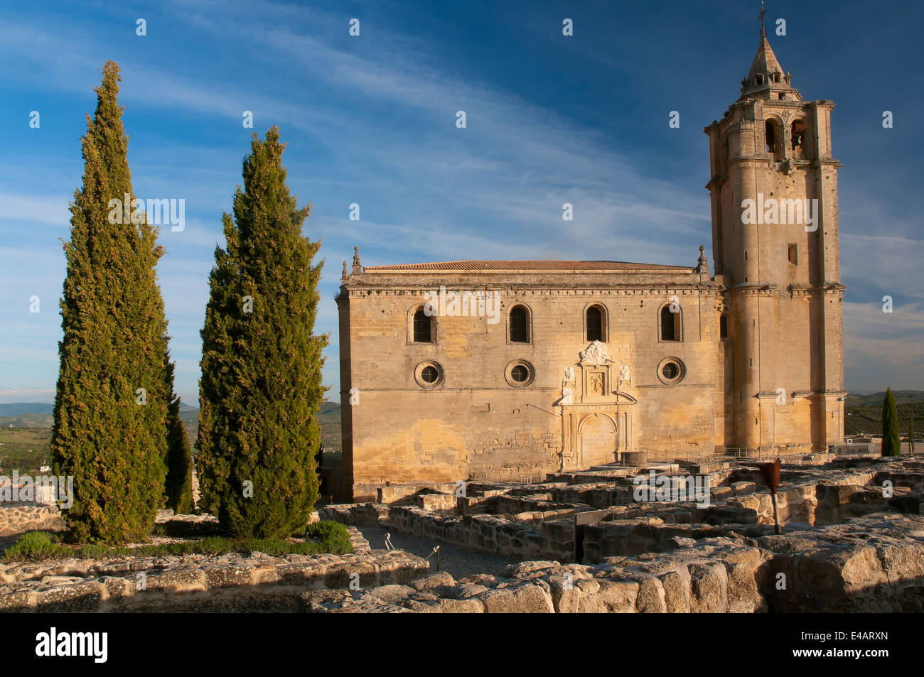 Sindaco chiesa abbaziale e la struttura urbanistica medievale, la Mota Fortezza, alcala la real jaen-provincia, regione dell'Andalusia, Spagna Europa Foto Stock