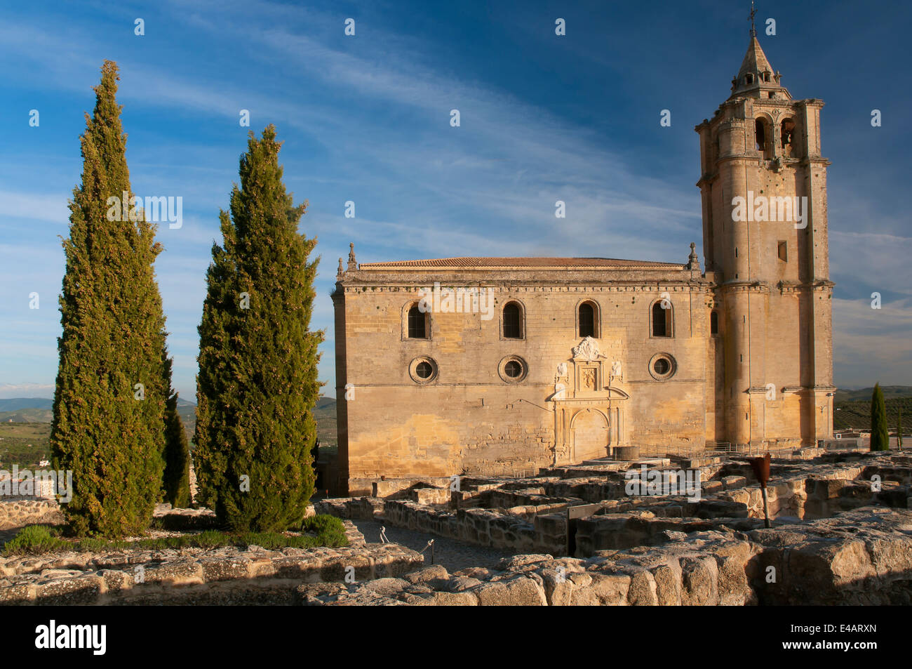 Sindaco chiesa abbaziale e la struttura urbanistica medievale, la Mota Fortezza, alcala la real jaen-provincia, regione dell'Andalusia, Spagna Europa Foto Stock Sindaco chiesa abbaziale e la struttura urbanistica medievale, la Mota Fortezza, alcala la real jaen-provincia, regione dell'Andalusia, Spagna Europa Foto Stock