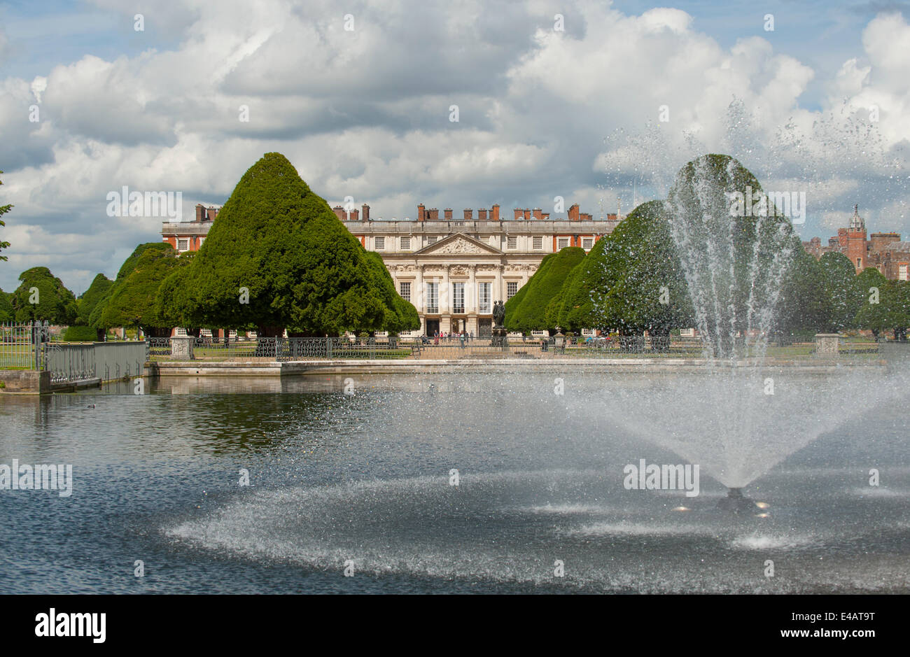 Hampton Court Palace, SURREY REGNO UNITO. Il 7 luglio 2014. RHS Hampton Court Palace Flower Show sulla Giornata della stampa. La mostra va dal 8 al 13 luglio. Credito: Malcolm Park editoriale/Alamy Live News. Foto Stock