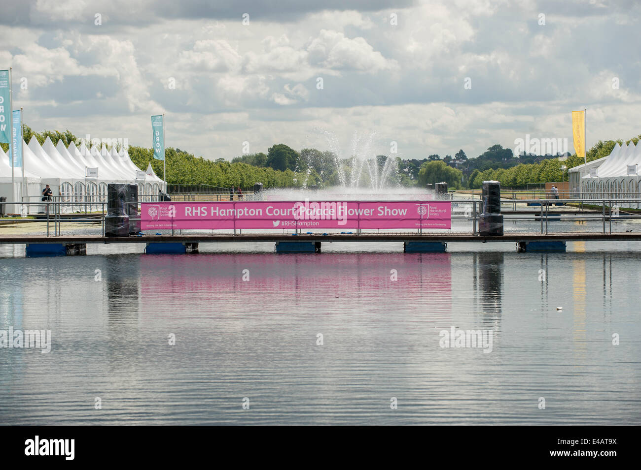 Hampton Court Palace, SURREY REGNO UNITO. Il 7 luglio 2014. RHS Hampton Court Palace Flower Show sulla Giornata della stampa. La mostra va dal 8 al 13 luglio. Credito: Malcolm Park editoriale/Alamy Live News. Foto Stock