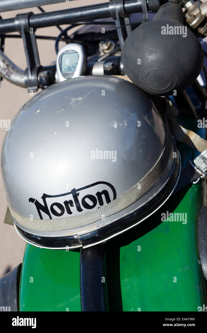 Vecchio British Norton bike casco Foto Stock